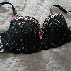 Retro pinup push up bra